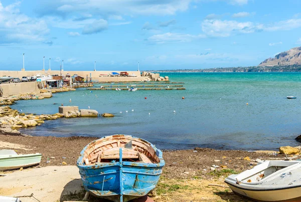 Havslandskap Med Liten Hamn Och Gamla Båtar Trappeto Provinsen Palermo — Stockfoto