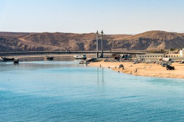 Umman Sultanı Khor al Batah, asma köprü ile Sur manzarası