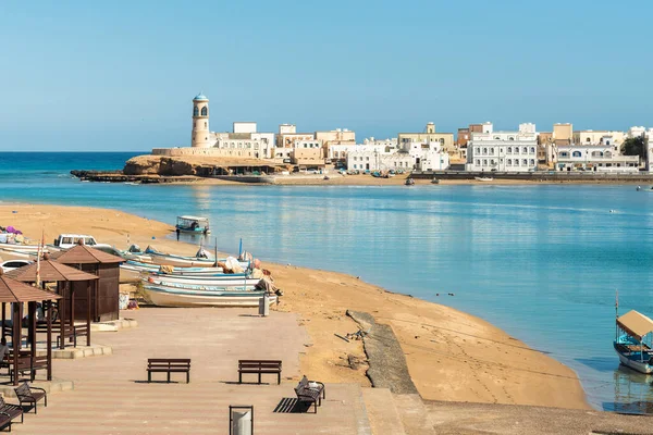 Landskap Sur Med Ayjah Fyr Och Fiskebåtar Stranden Sultanatet Oman — Stockfoto
