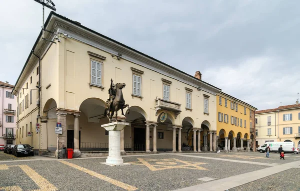 Pavía Lombardía Italia Febrero 2014 Palacio Episcopal Con Monumento Regisole — Foto de Stock