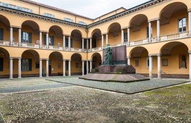 Pavia Üniversitesi avlusunda tarihi Pavia, Lombardy, İtalya