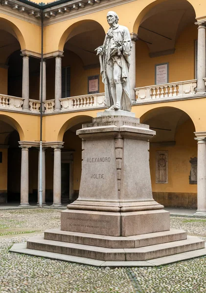 Estatua Patio Alessandro Volta Universidad Pavía Lombardía Italia — Foto de Stock