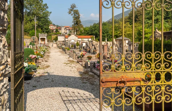 Talya Nın Varese Ilindeki Dumenza Mezarlığına Giriş — Stok fotoğraf