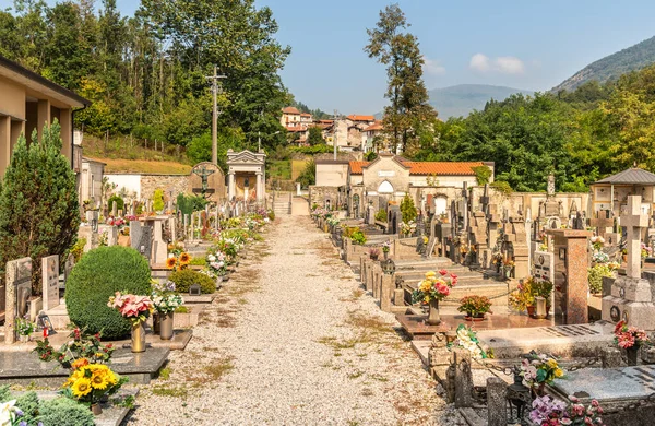 Вид Кладбище Думенца Провинция Варезе Италия — стоковое фото