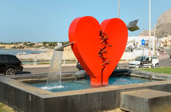 Passeio Marítimo Terrasini Com Instalação Artística Broken Heart Província Palermo — Fotografia de Stock