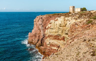 Tower Alba ya da Tower di Cala Rossa, İtalya 'nın Sicilya eyaletinde, Terrasini eyaletinin Akdeniz kıyısında yer alan bir savunma kulesidir.