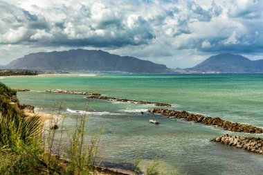 Sicilya köyü Trappeto 'dan Akdeniz manzarası, Palermo, İtalya
