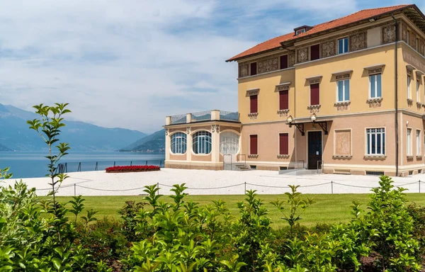Zicht Verbania Palace Aan Kust Van Het Lago Maggiore Een — Stockfoto