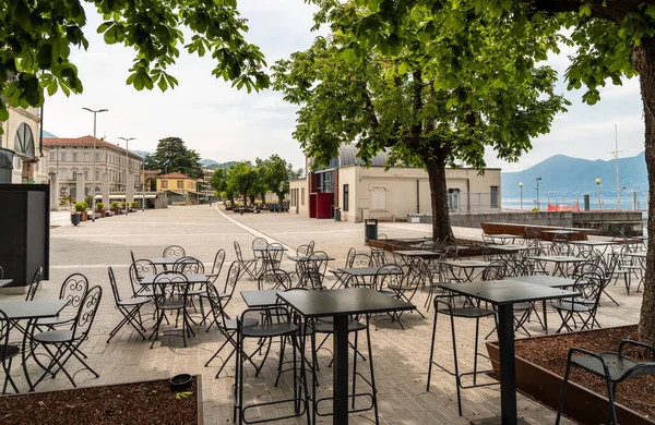 Tavoli Sedie Del Caffè Strada Sul Lago Maggiore Luino — Foto Stock