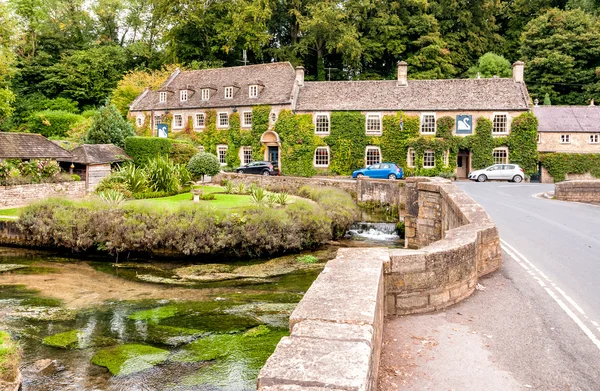 Country house hotel in the Cotswold village of Bibury — Stock Photo, Image