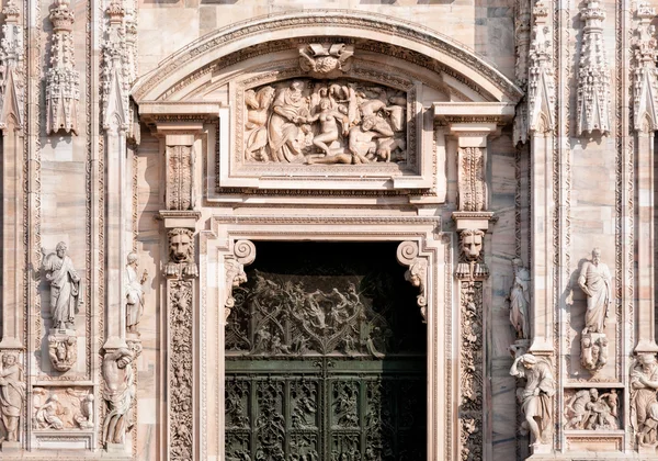 Fachada de la Catedral de Milán — Foto de Stock