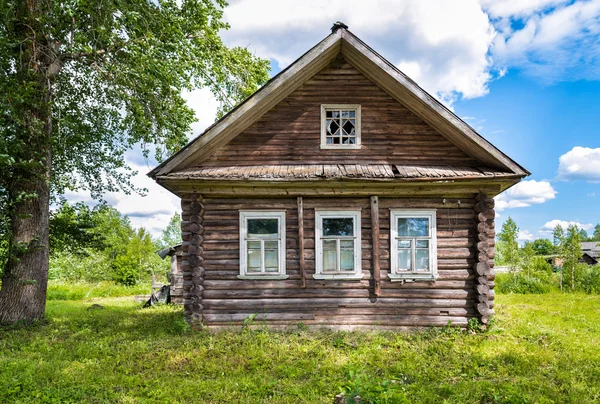 Old wooden house in Russian village — Stock Photo, Image