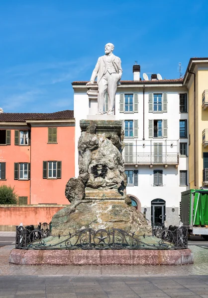 Monumento a Mario Cermenati en Lecco, Italia — Foto de Stock