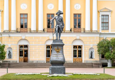 İmparator Paul anıt Meydanı Pavlovsk Sarayı üzerinde