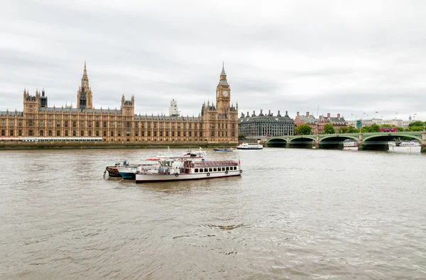 Londýn. Westminster Bridge, Big Ben a domy parlamentu — Stock fotografie