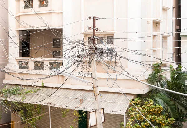 Elektriska kablar El pelare. — Stockfoto