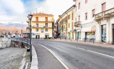 Luino, eski versite Lake Maggiore eastrern kıyısında