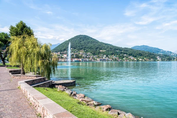 Lavena Ponte Tresa, vista del lago Lugano — Foto de Stock