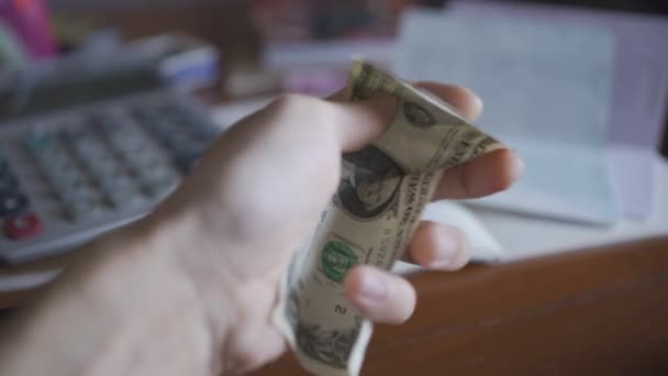 Mit Der Hand Einen Dollarschein Zerknüllen Armutskonzept — Stockvideo