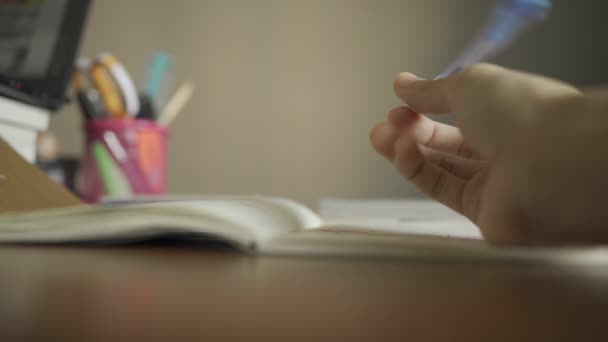 Концепція Творчого Мислення Робимо Ручку Крутиться Пишемо Ідею Блокнот — стокове відео