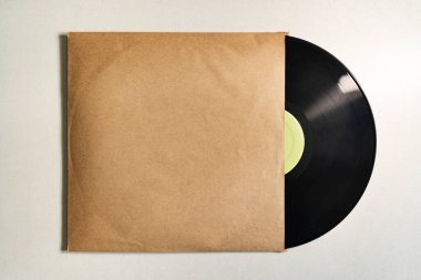 Kağıt kollu paketlemedeki vinil kaydı