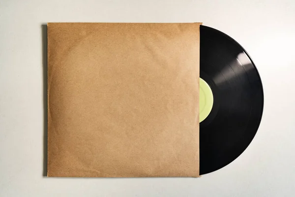 Kağıt kollu paketlemedeki vinil kaydı