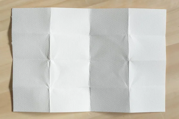 Gefaltetes Weißes Rohpapier Auf Holz Hintergrund — Stockfoto