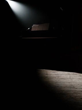 Piyano gece olay yerinde. Kimse..