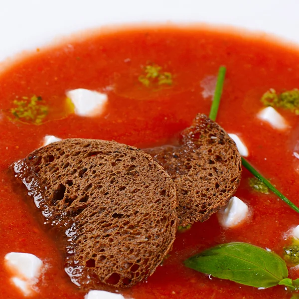 Suppe aus gebackenen Tomaten mit Pesto — Stockfoto