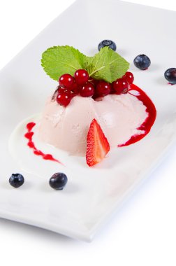 çilek ile kremsi sufle