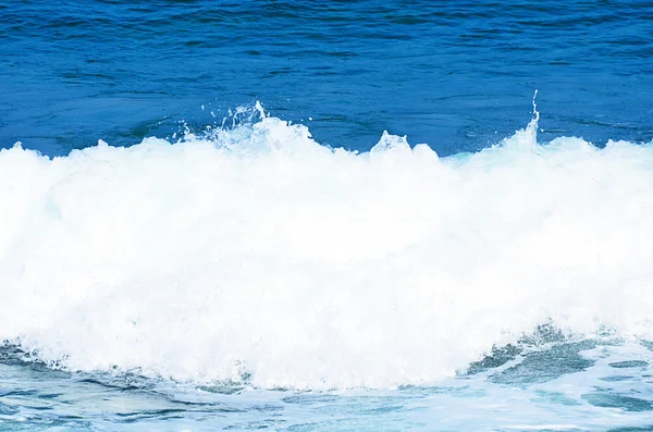 Крупним планом вид на красивий блакитний океан — стокове фото