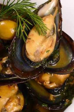 Midye kabuğu sos ile