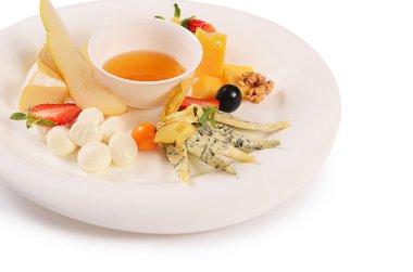 Bal ile karışık peynir