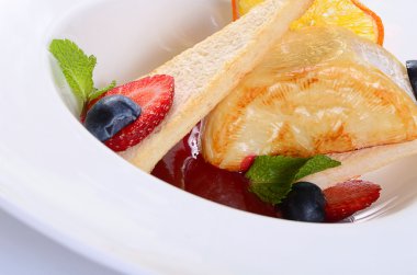 Berry soslu kızarmış peyniri