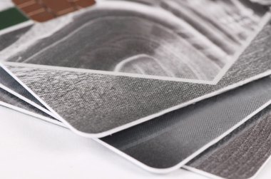 Beyaz arka plan üzerinde izole plastik kart