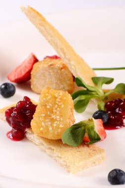 Frenk üzümü reçelli ekmek kırıntıları beyaz peynir