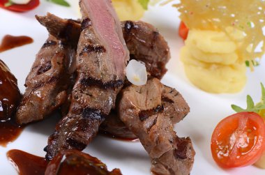 Bonfile Dana eti soslu incir ile