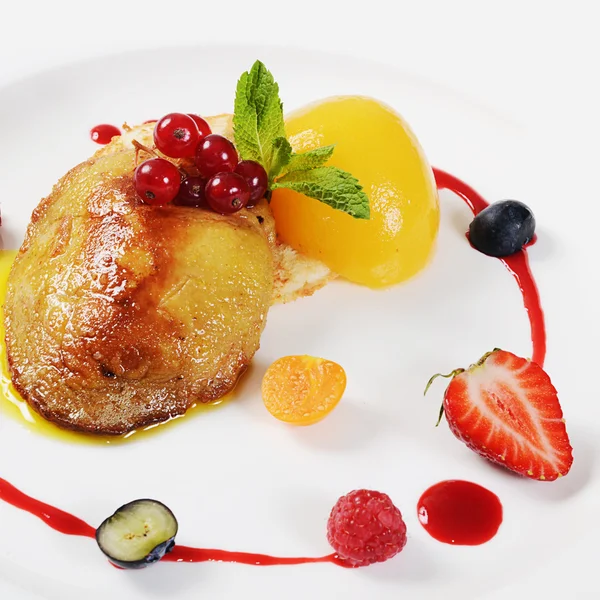 Foie gras met toast en abrikoos — Stockfoto
