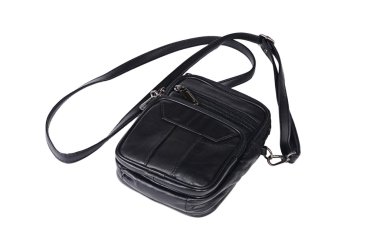 adamın siyah deri çanta