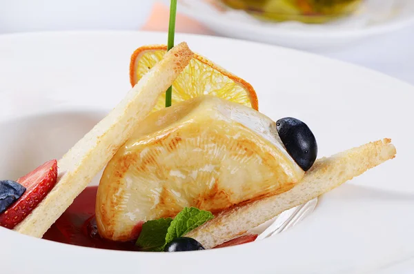 Fried camembert with berry sauce — Stock Photo, Image