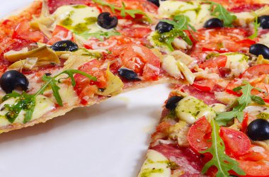 peynir ve zeytin İtalyan pizza 