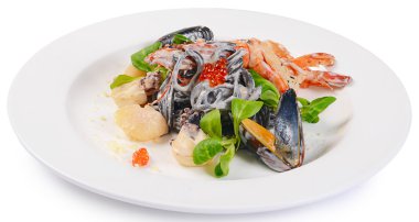 Deniz ürünleri closeup ile siyah spagetti