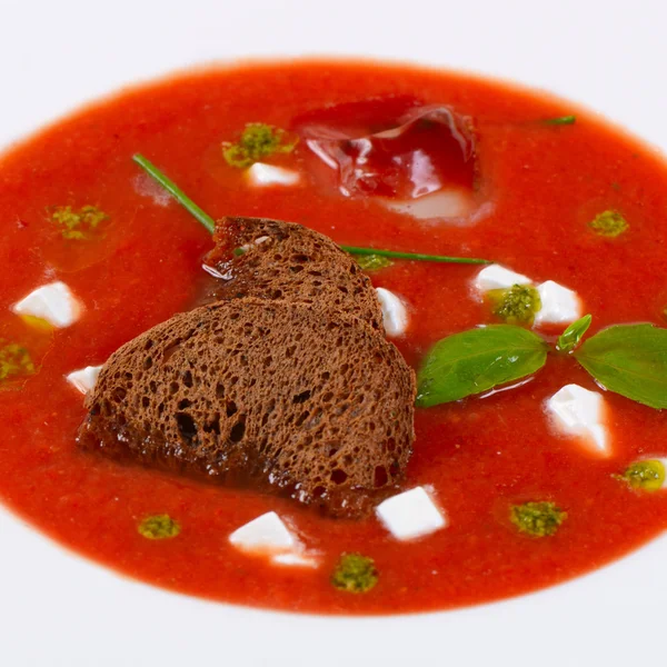Suppe aus gebackenen Tomaten mit Pesto — Stockfoto