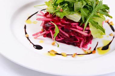 Bir taze pancar salatası 