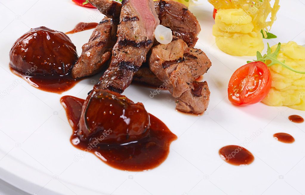 Tenderloin of veal with sauce figs