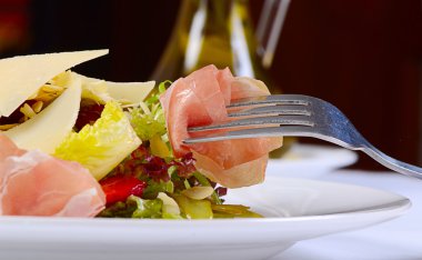 Salata sebze Dana eti ile gelen