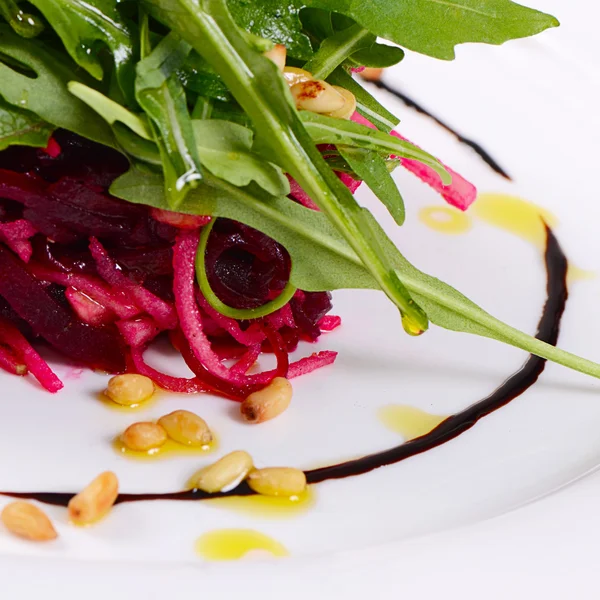 Salat aus einer frischen Rübe — Stockfoto