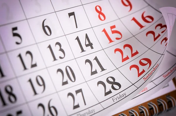 Primer plano de las fechas en la página del calendario — Foto de Stock