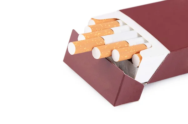 Krabice cigaret izolovaných na bílém — Stock fotografie