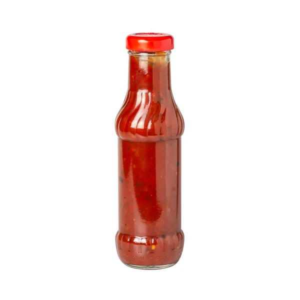 Molho picante de tomate com páprica em frasco de vidro com tampa vermelha isolada sobre fundo branco — Fotografia de Stock